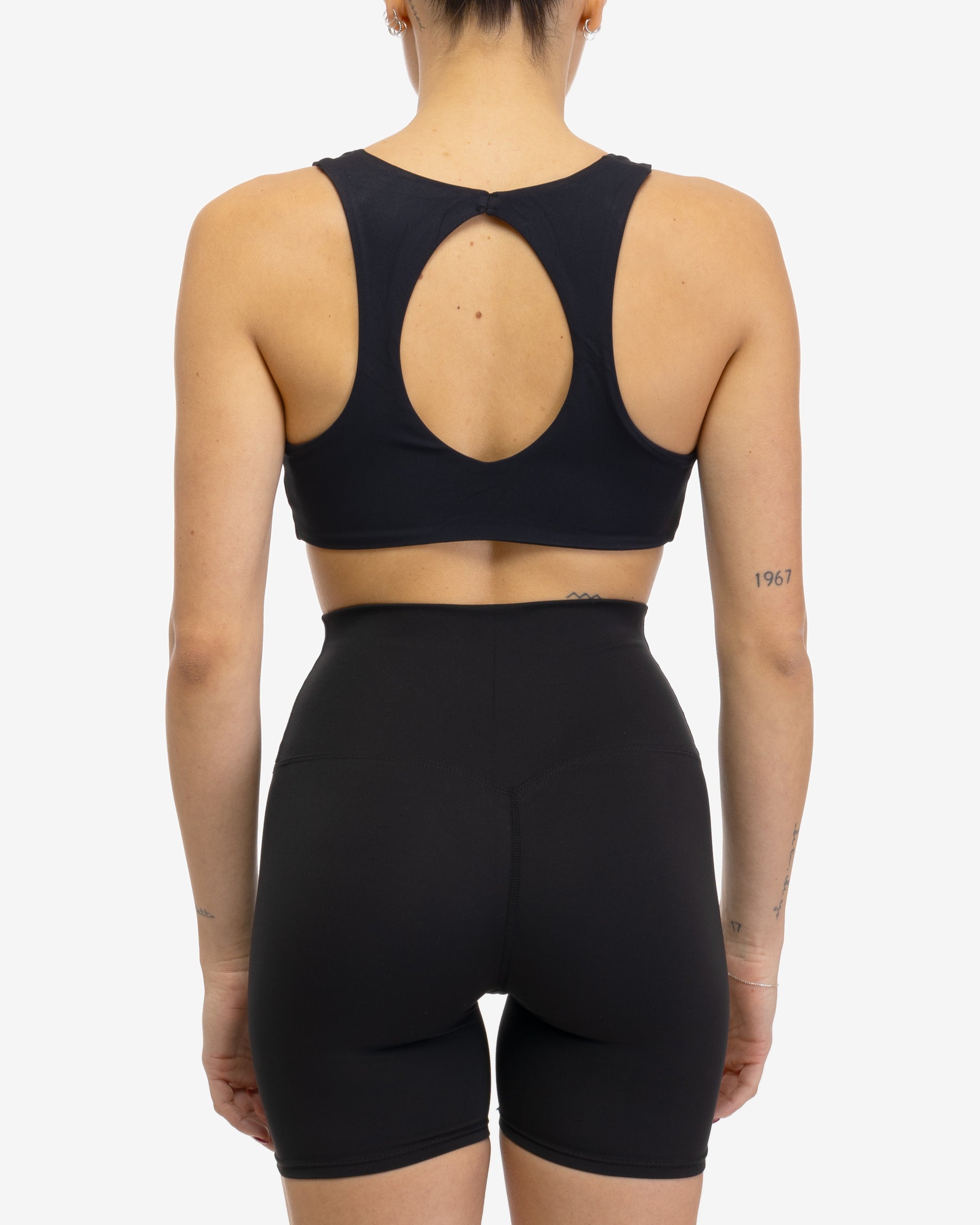 ESSENTIAL MID SHORTS