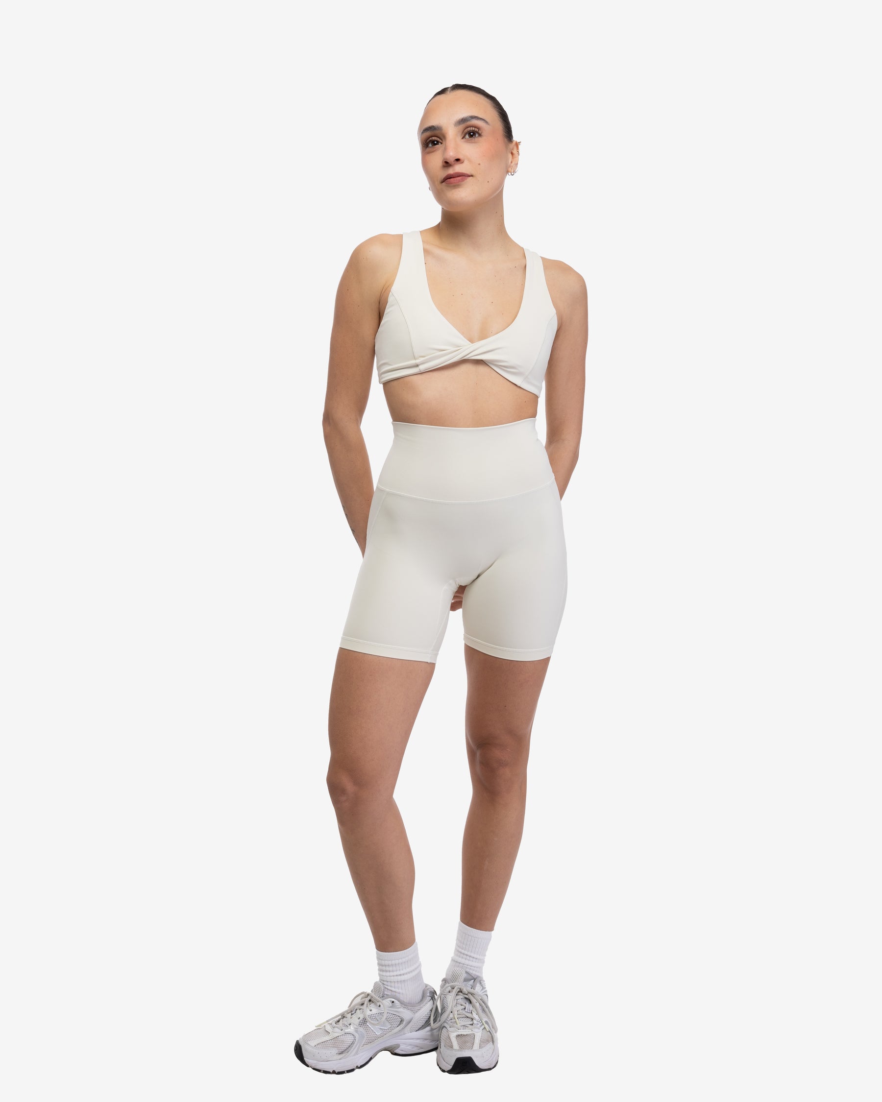 ESSENTIAL MID SHORTS