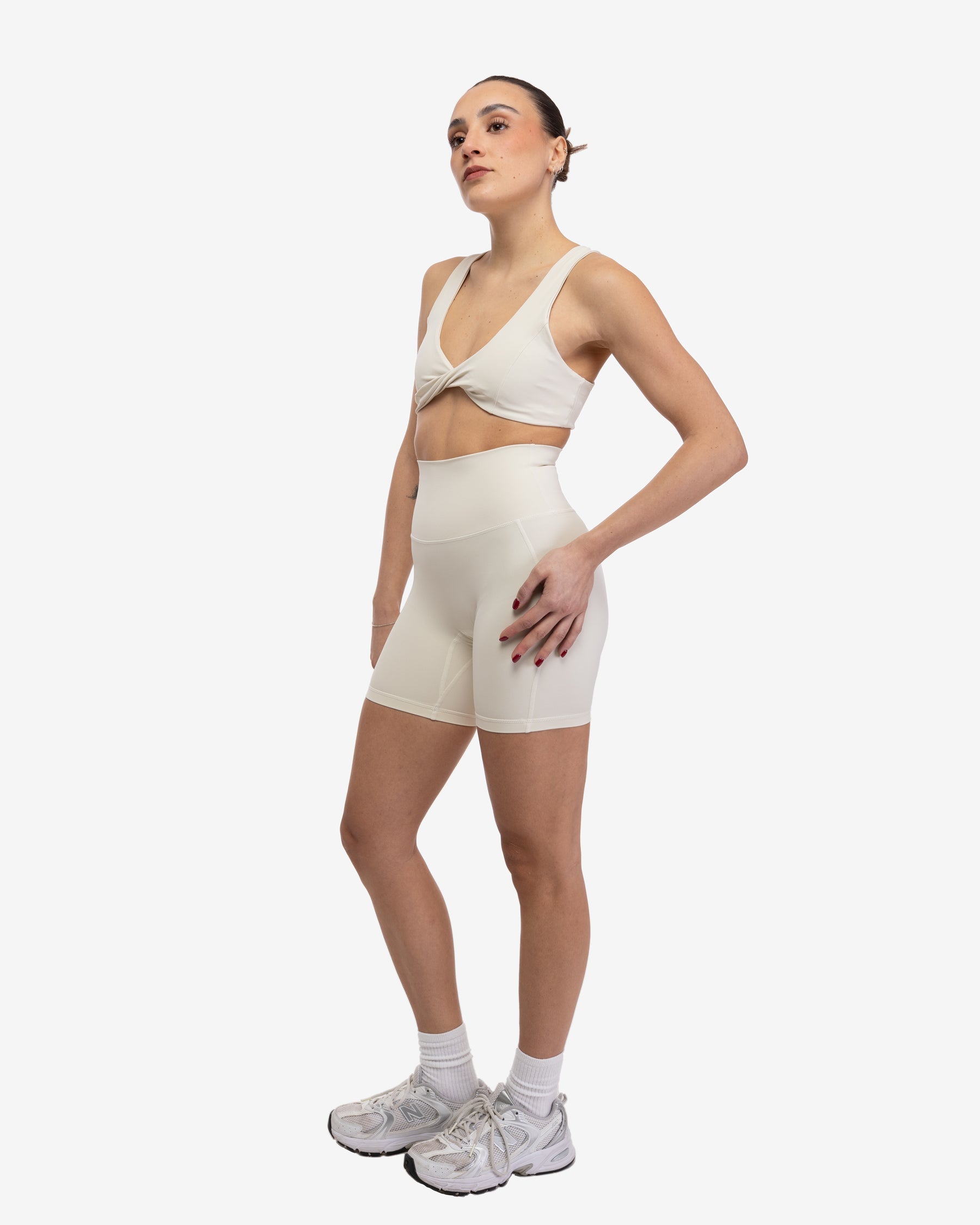 ESSENTIAL MID SHORTS
